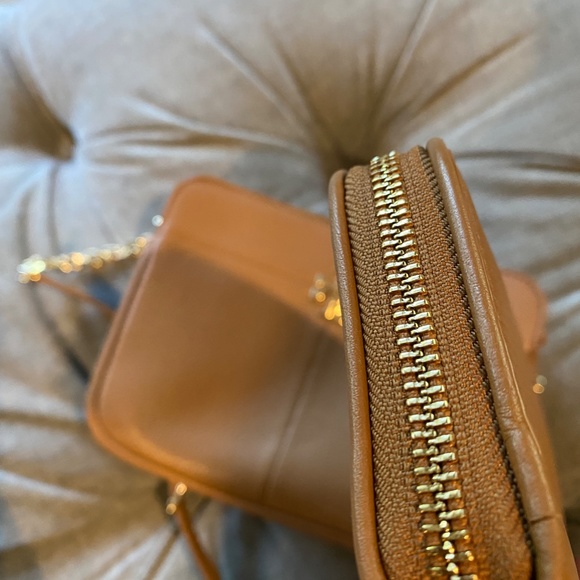 Tory Burch Tan Pebbled Leather Crossbody Bag & Matching Zip Around Wallet Set - Picture 14 of 16